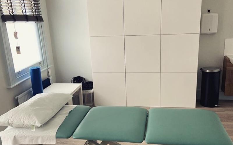 Treatment table in treatment room at White Hart Clinic Barnes